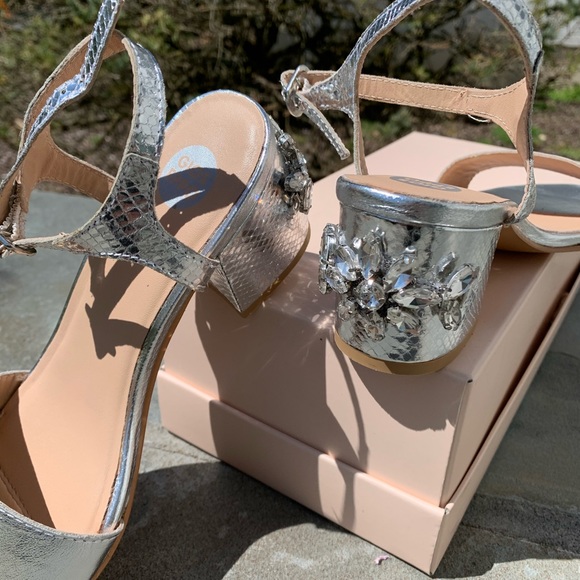 Jeweled silver sandals - Picture 4 of 4